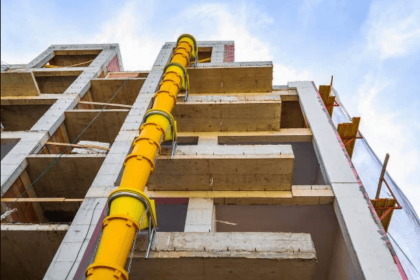 Temporary scaffold access bay for controlled elevated work